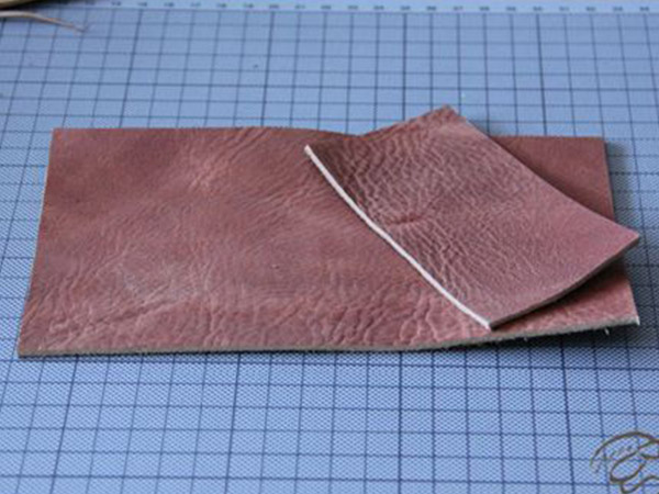 水性環(huán)保膠，水性聚氨酯膠水應(yīng)用于皮革粘接